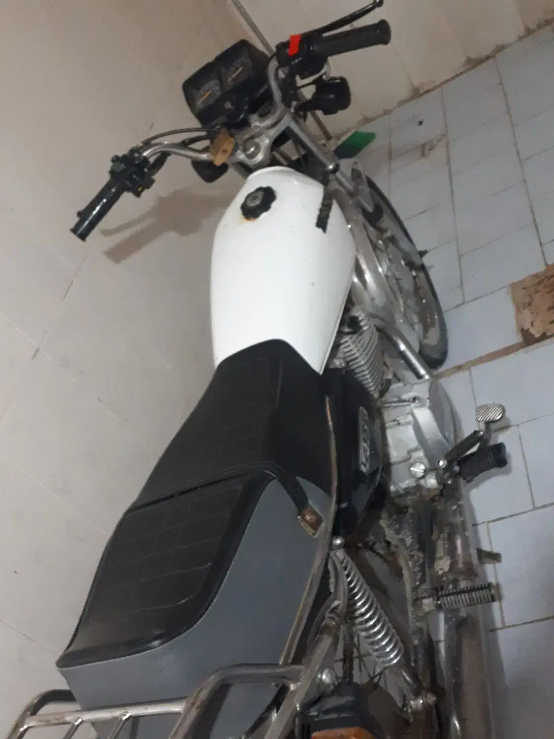 موتور|موتورسیکلت|زهک, |دیوار