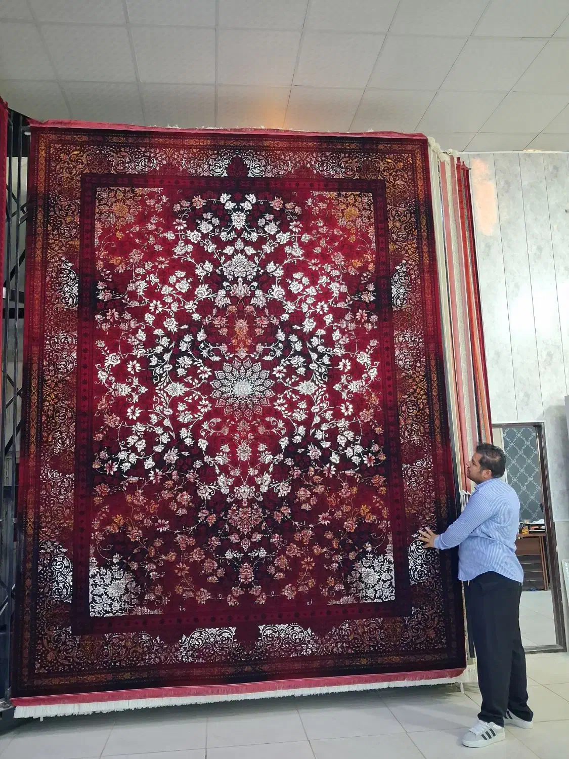 فرش کاخ نشین ۷۰۰شانه لاکی افشان پرگل|فرش|بوشهر, |دیوار