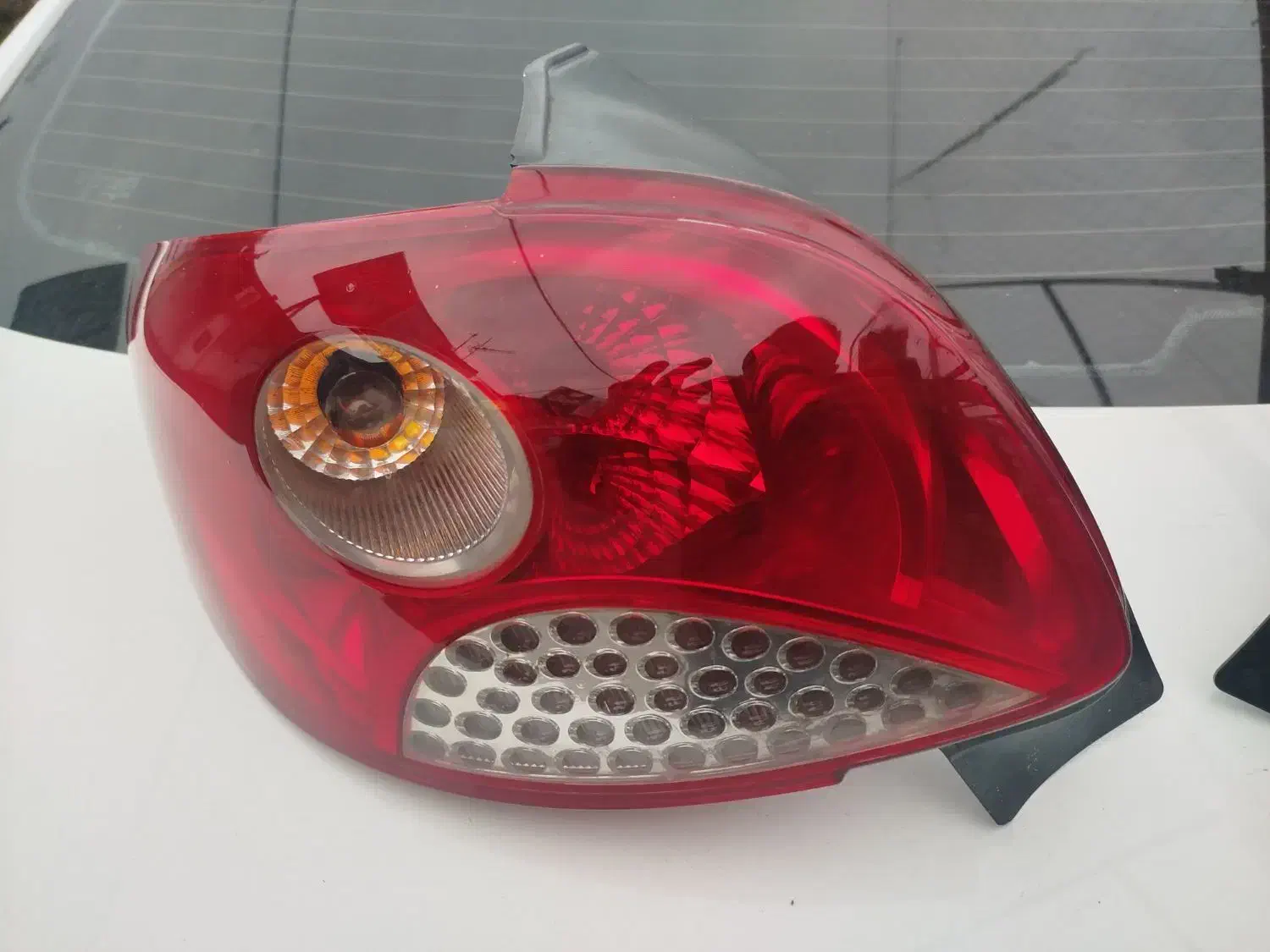 چراغ عقب ۲۰۷ و ۲۰۶ طرح قدیم|قطعات یدکی و لوازم جانبی|رشت, دیلمان|دیوار