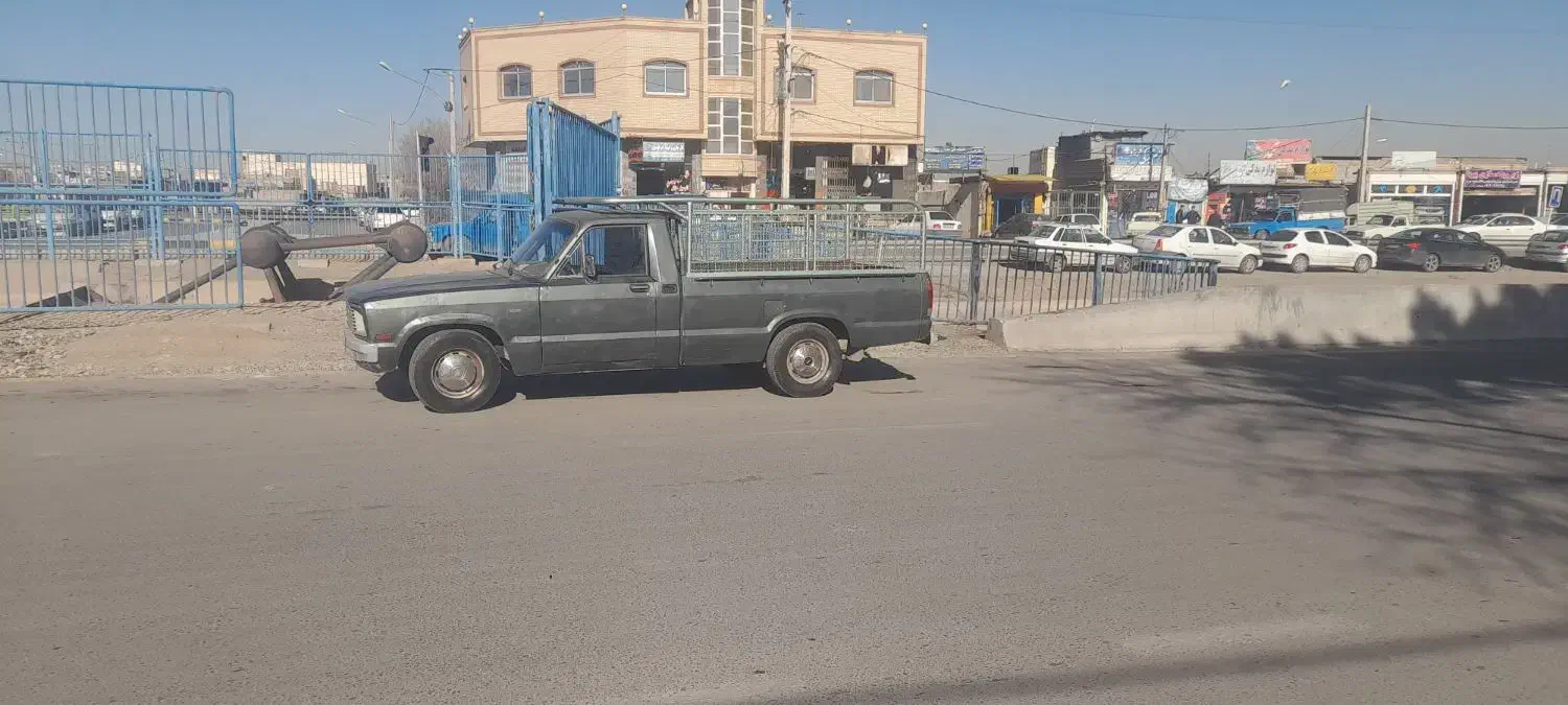 مزدا ۱۶۰۰|خودرو سواری و وانت|اصفهان, کارخانه قند اصفهان|دیوار