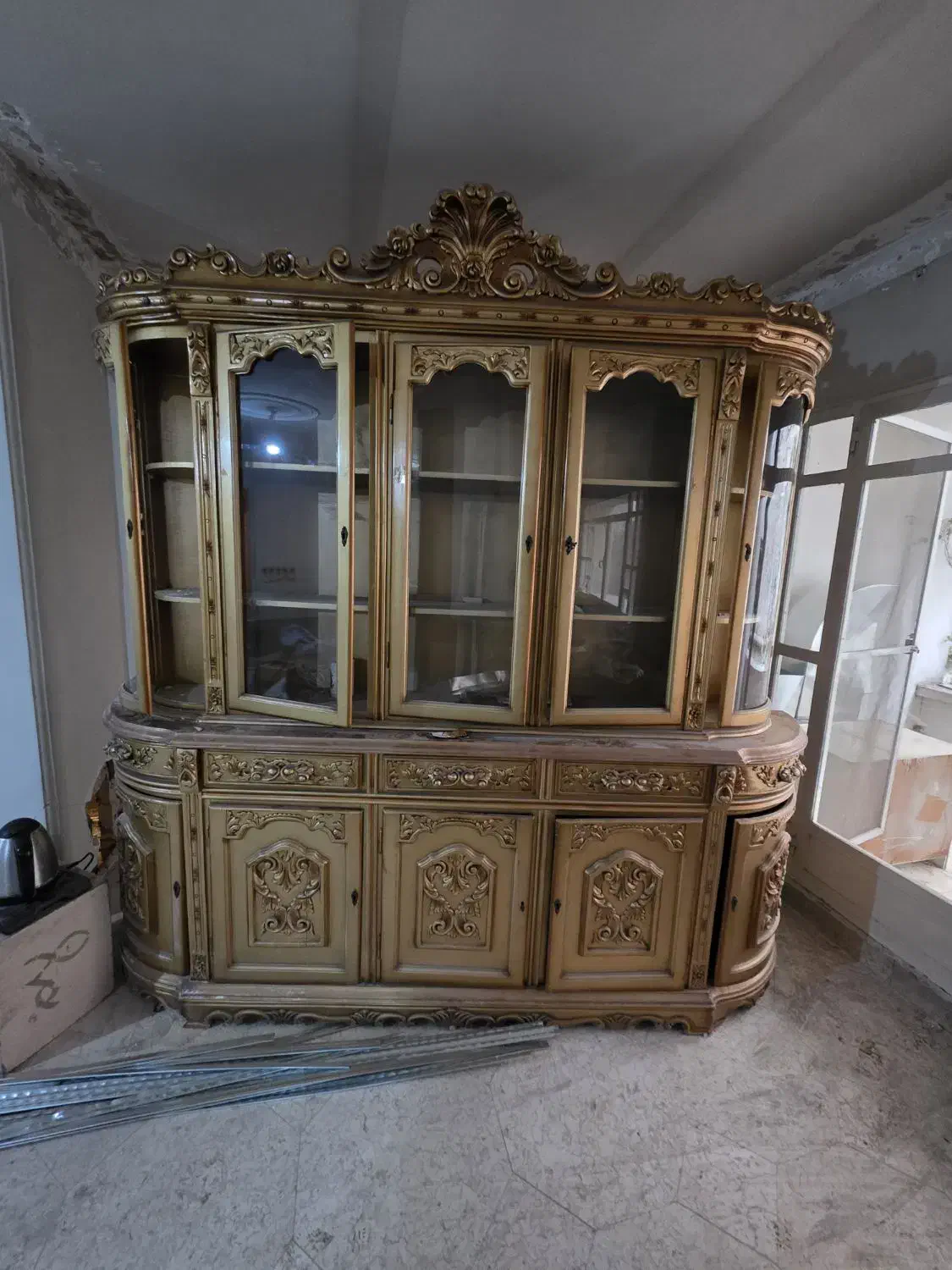 بوفه تمام چوبی گردو قدیمی|بوفه، ویترین، کنسول|تهران, حکمت|دیوار