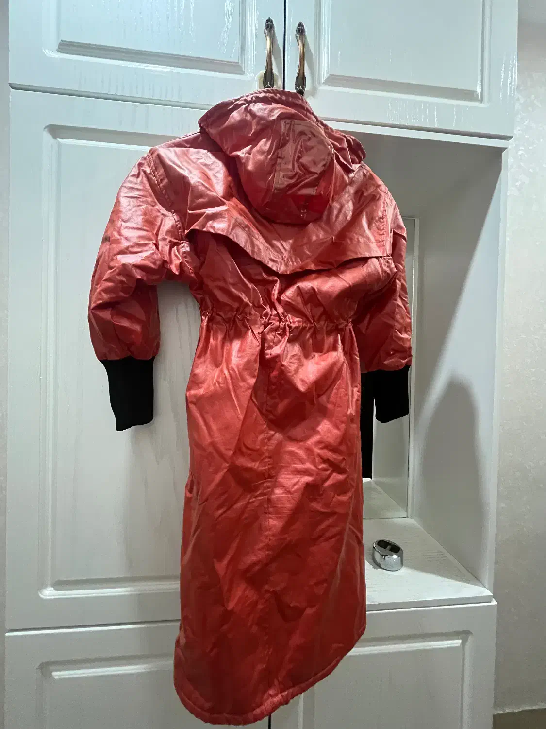 کاپشن چرم قرمز و پالتو مشکی|لباس|مشهد, شهرک لشکر (شهرک غرب)|دیوار