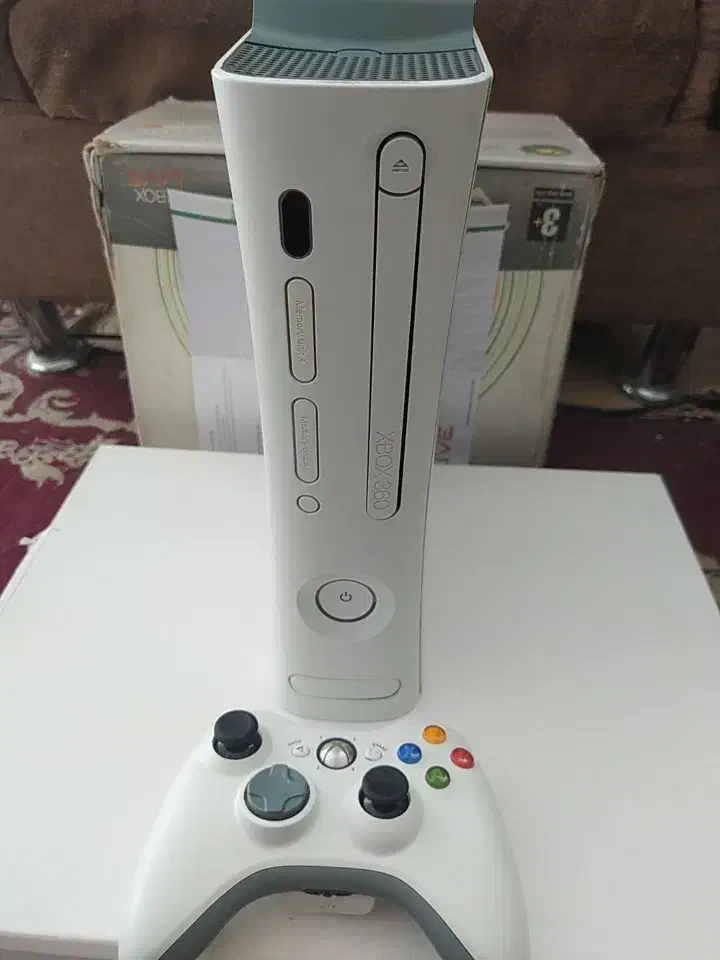 یک XBOX 360کپیخورجیتگ‌با 13بازی و دسته اصلی|کنسول، بازی ویدئویی و آنلاین|مشهد, طبرسی شمالی|دیوار