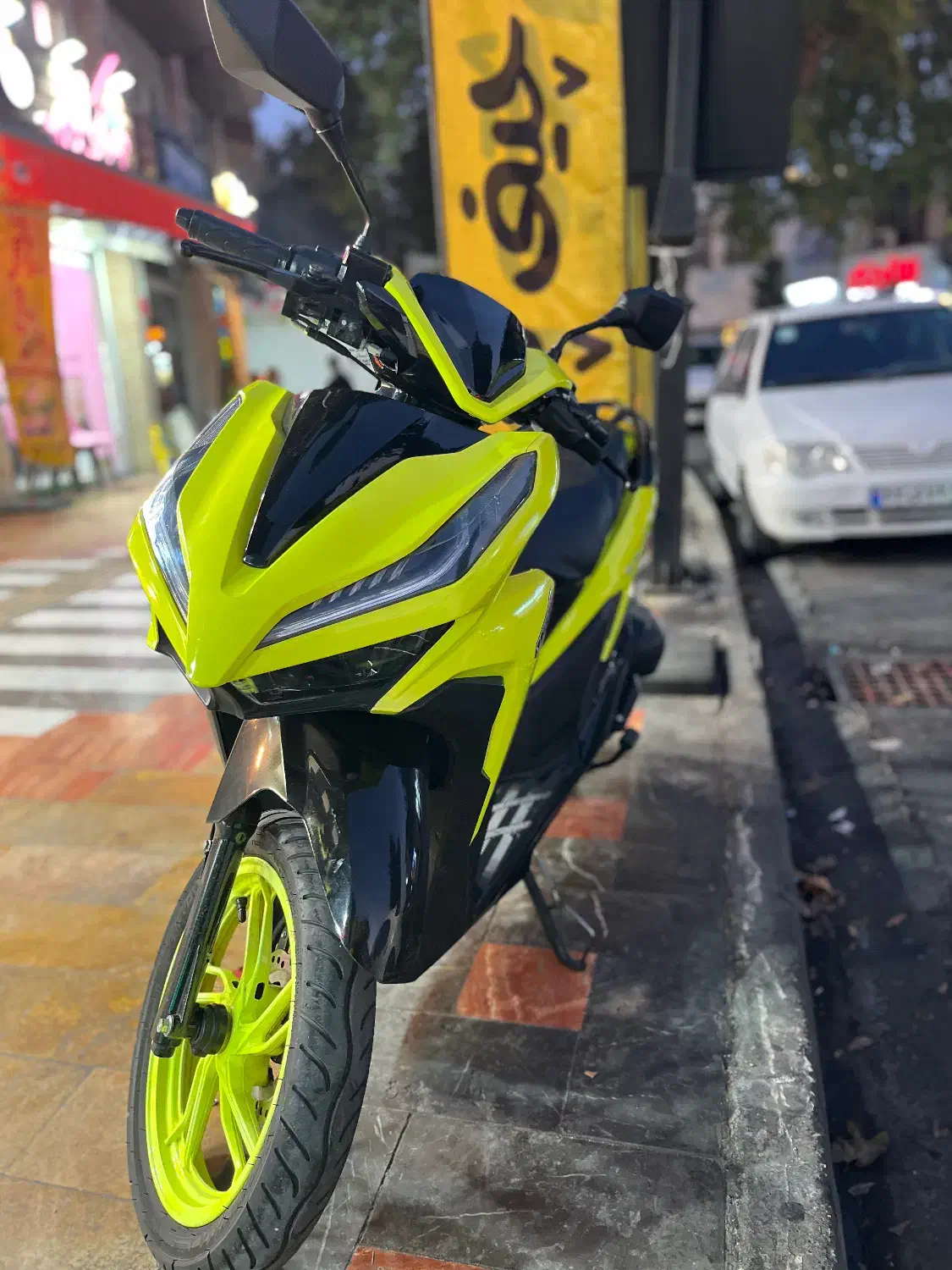 کلیک ۱۵۰ رنگ خاص|موتورسیکلت|ساری, |دیوار