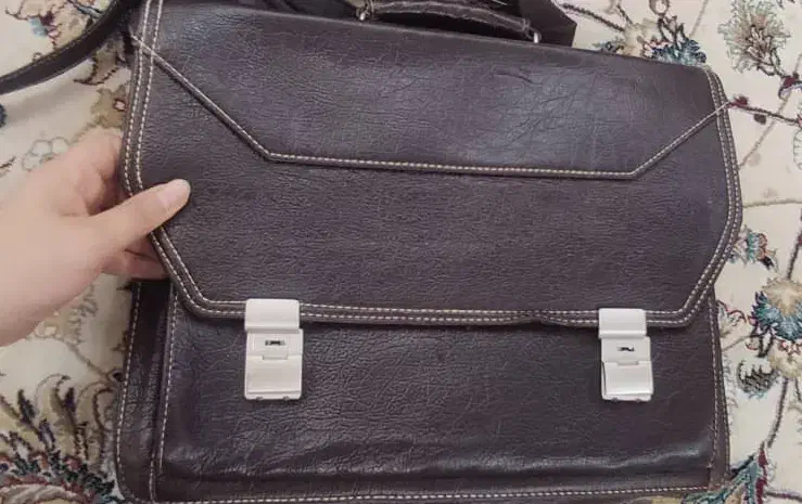 سه عدد کیف|کیف، کفش، کمربند|فولادشهر, B4|دیوار