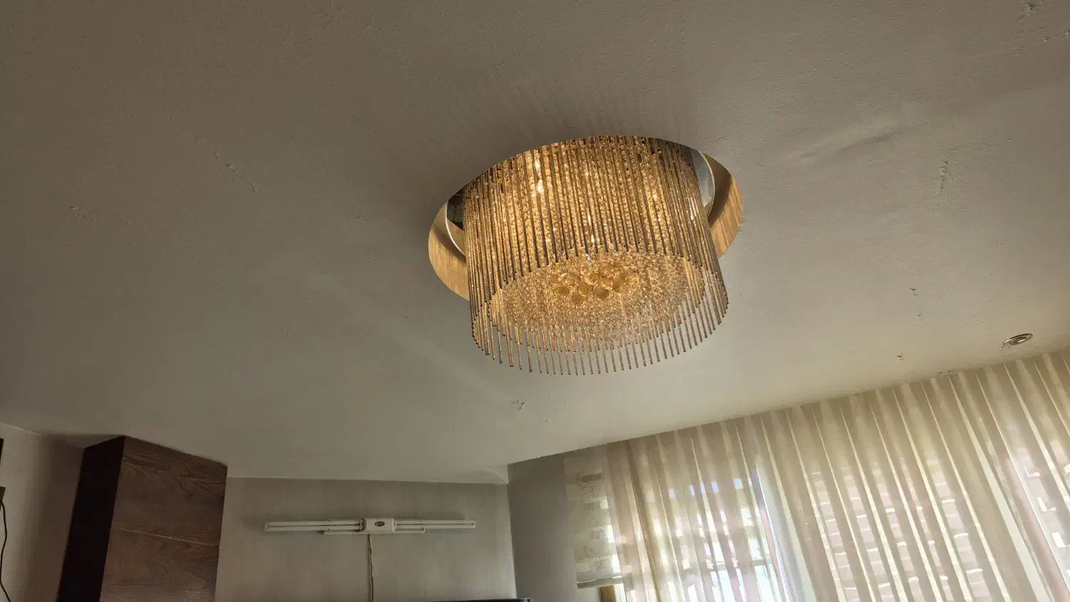 لوستر کنترل دار شیک و کاملا سالم|لوستر و چراغ آویز|اصفهان, خلجا|دیوار