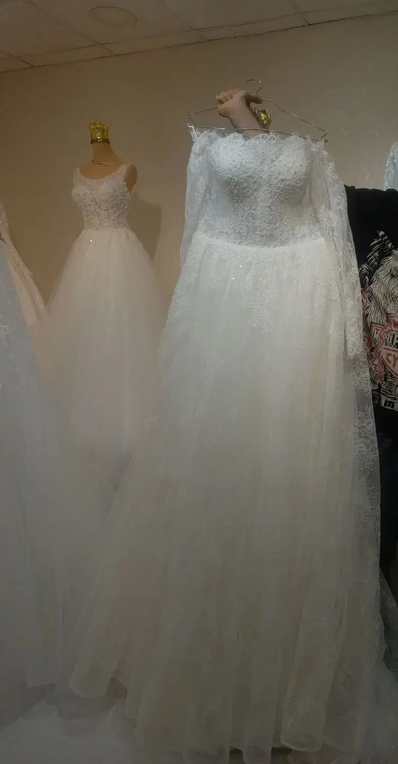 لباس عروس اروپایی|لباس|کاشان, گبرها|دیوار