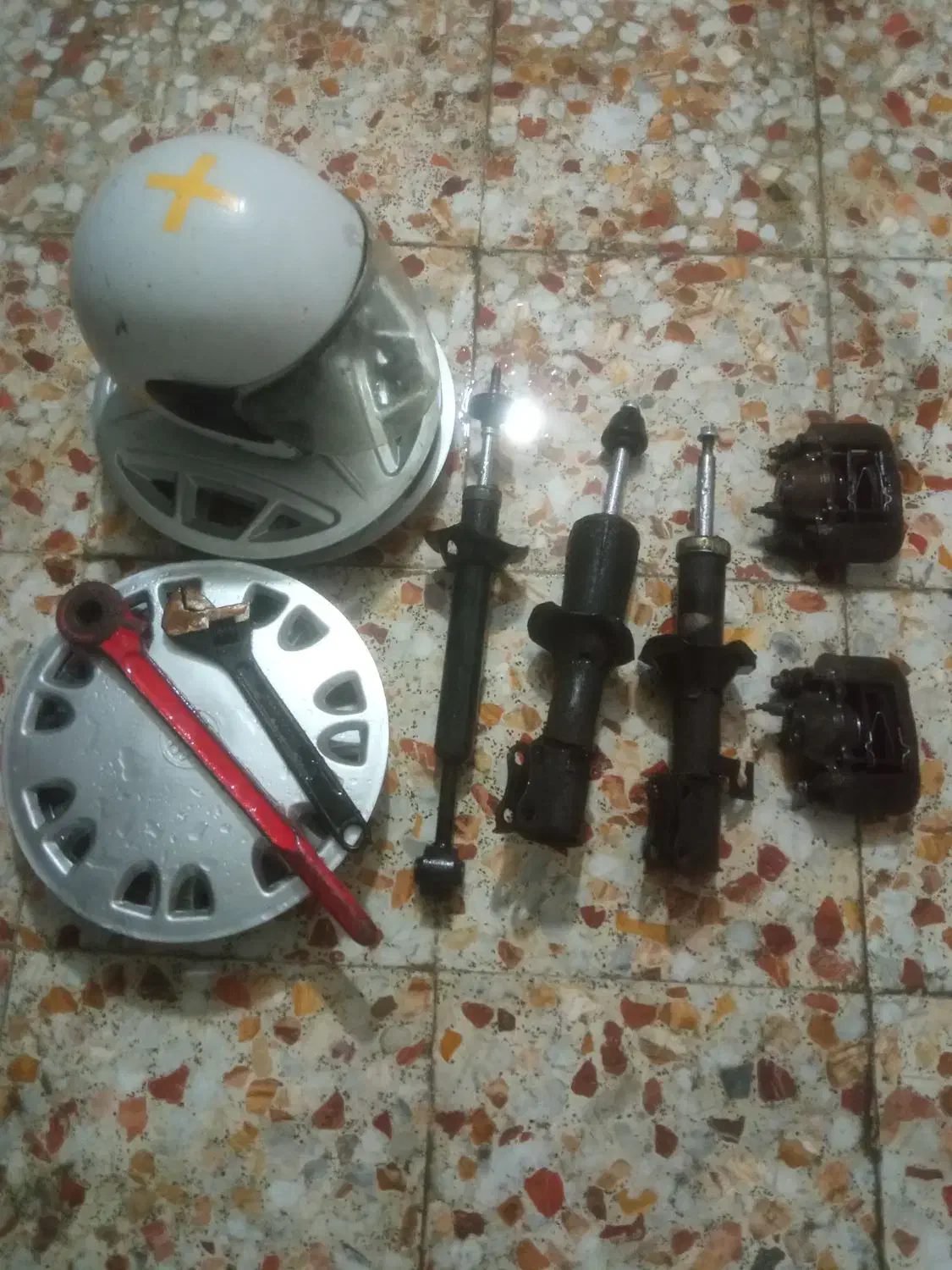 اچار ومقداری لوازم دیگر|ابزارآلات|رشت, لاکان|دیوار