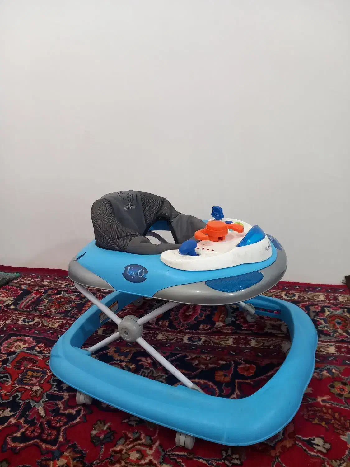 گهواره و روروئک .|اسباب و اثاث بچه|عجب شیر, |دیوار