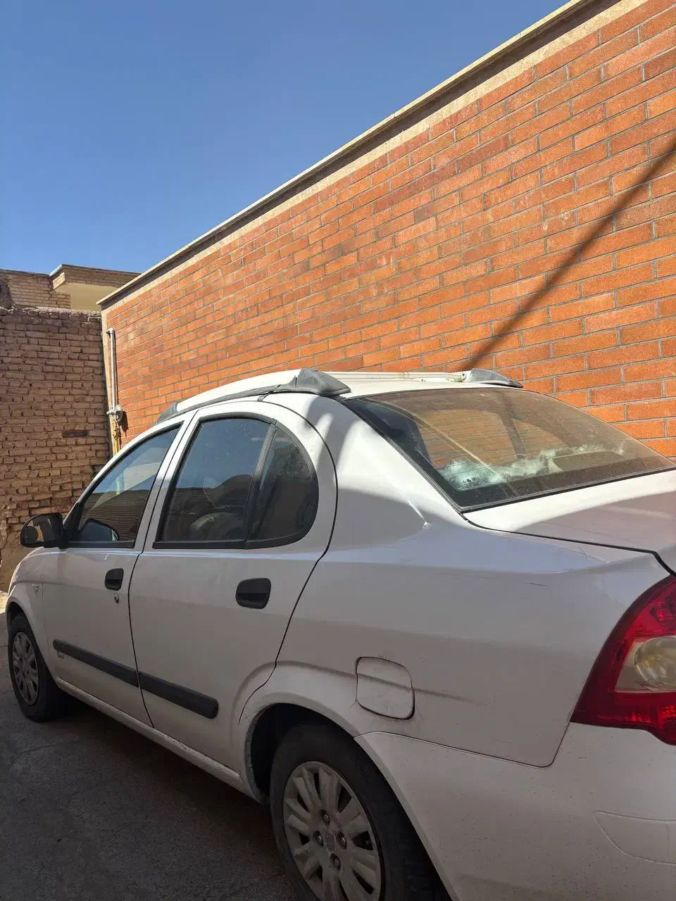 تیبا صندوق‌دار|خودرو سواری و وانت|کاشان, میدان کهنه|دیوار