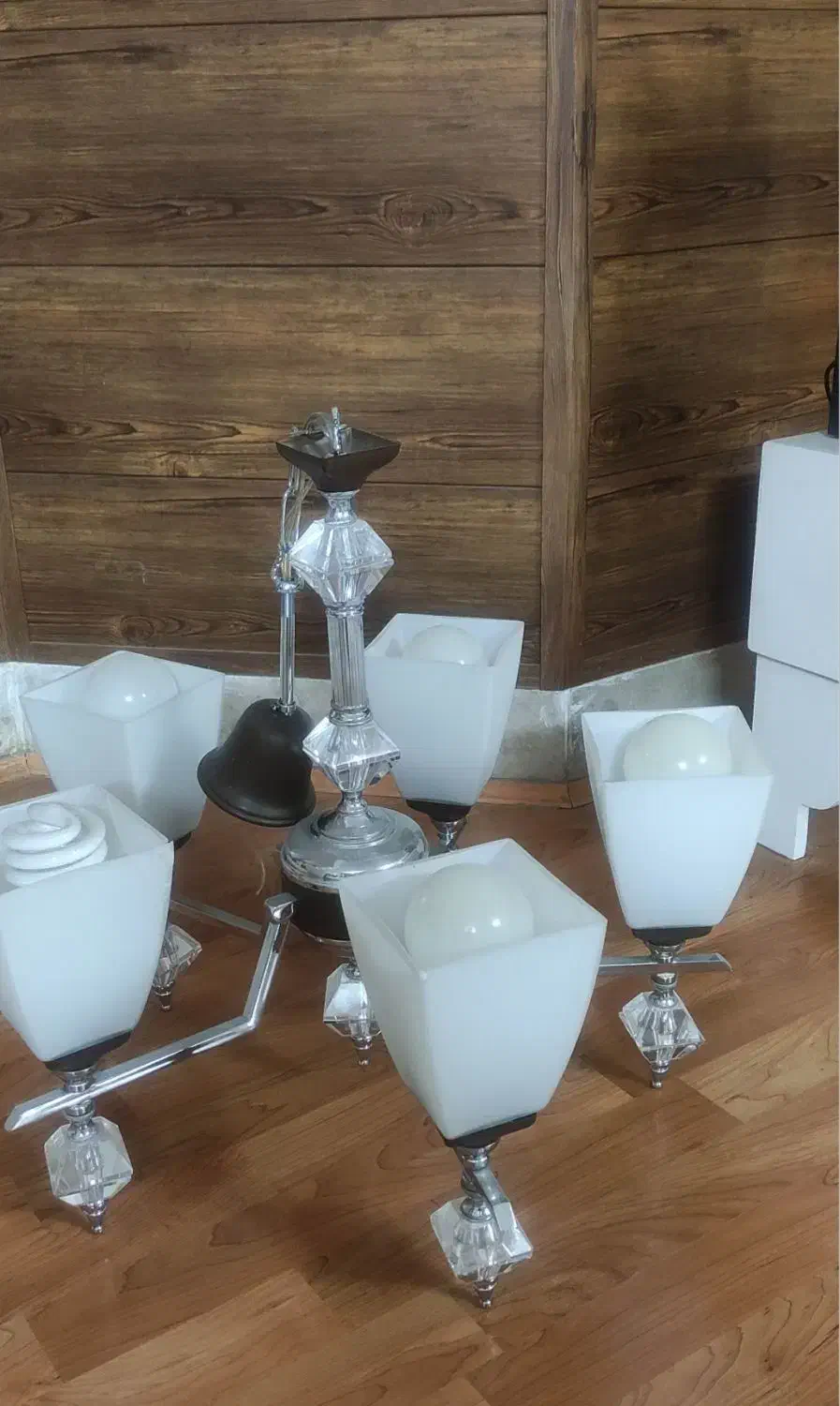 لوستر|لوستر و چراغ آویز|سبزوار, کاشفی شمالی (دادگستری)|دیوار