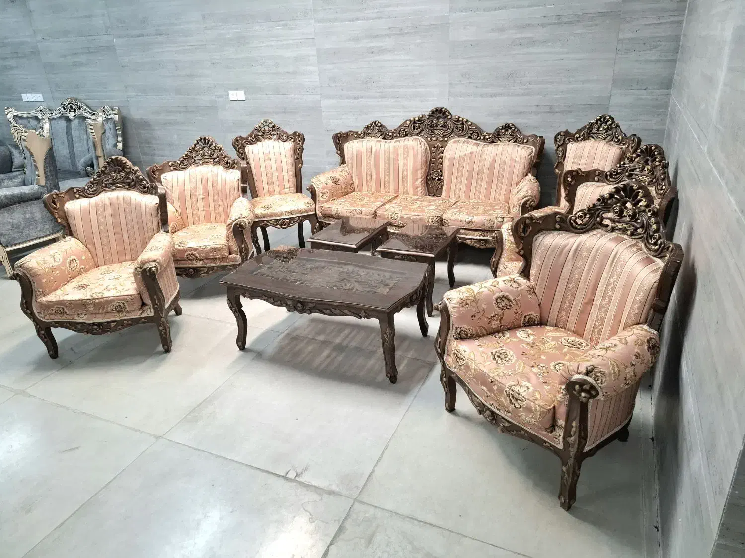 مبل سلطنتی کامل چوب ۹ نفره با میز و عسلی|مبلمان خانگی و میز عسلی|اصفهان, جلالیه|دیوار