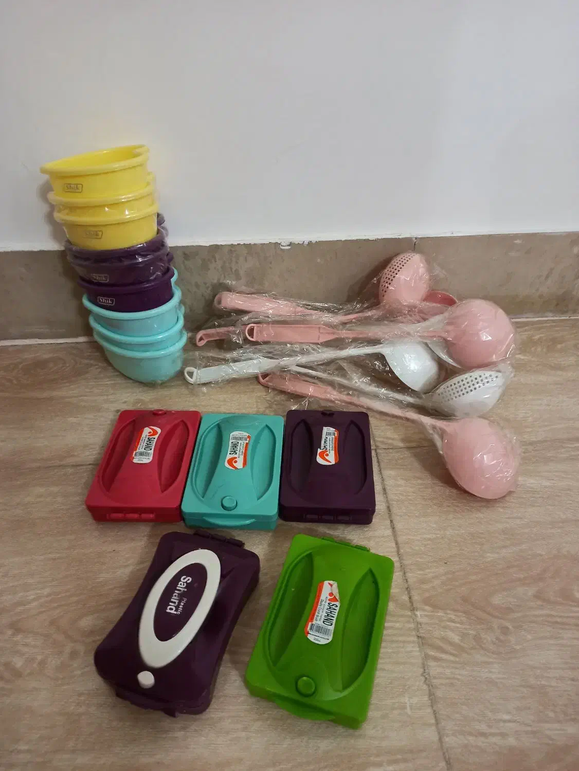 کلی|ظروف نگهدارنده، پلاستیکی، یک‌بارمصرف|بیرجند, |دیوار