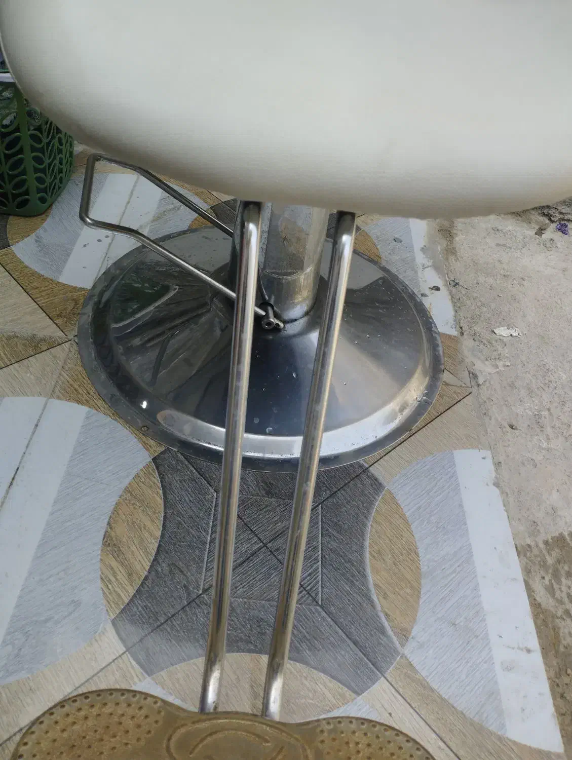 صندلی ارایشگری|آرایشگاه و سالن‌های زیبایی|فین, |دیوار