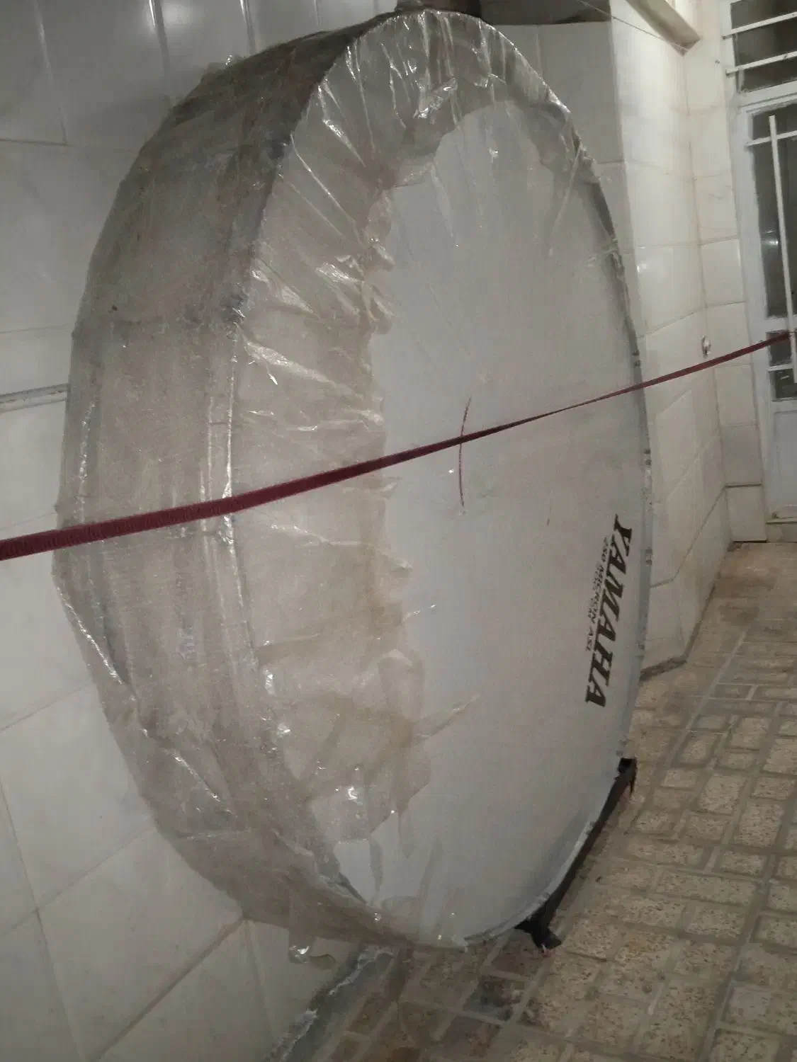 طبل 2متری|درام و پرکاشن|رباط‌کریم, کیکاور|دیوار