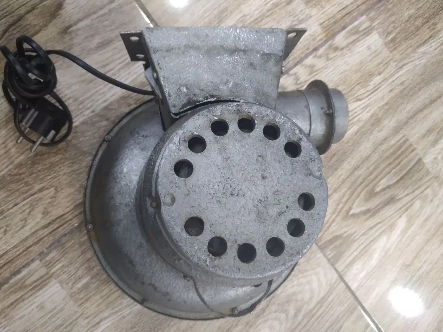 بولیوری  دمنده|پنکه و تصفیه‌کنندهٔ هوا|اصفهان, قهجاورستان|دیوار