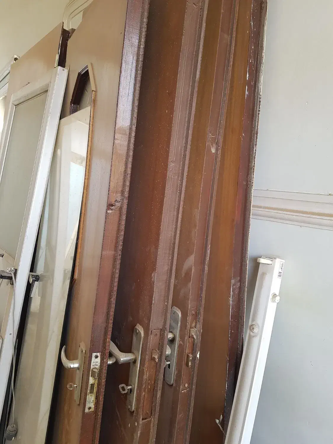 درب چوبی|مصالح و تجهیزات ساختمان|ورامین, ورامین|دیوار