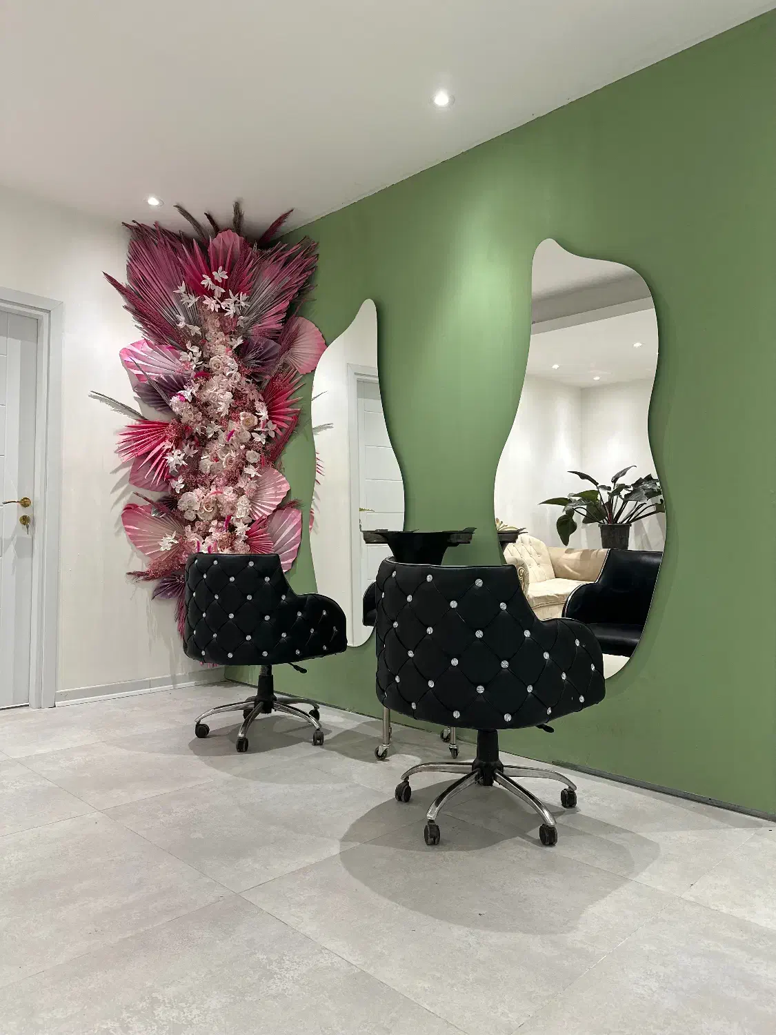 اجاره لاین در سالن زیبایی افتاب یک۲۵۰۰|اجارهٔ دفتر کار، اتاق اداری، مطب|آمل, |دیوار