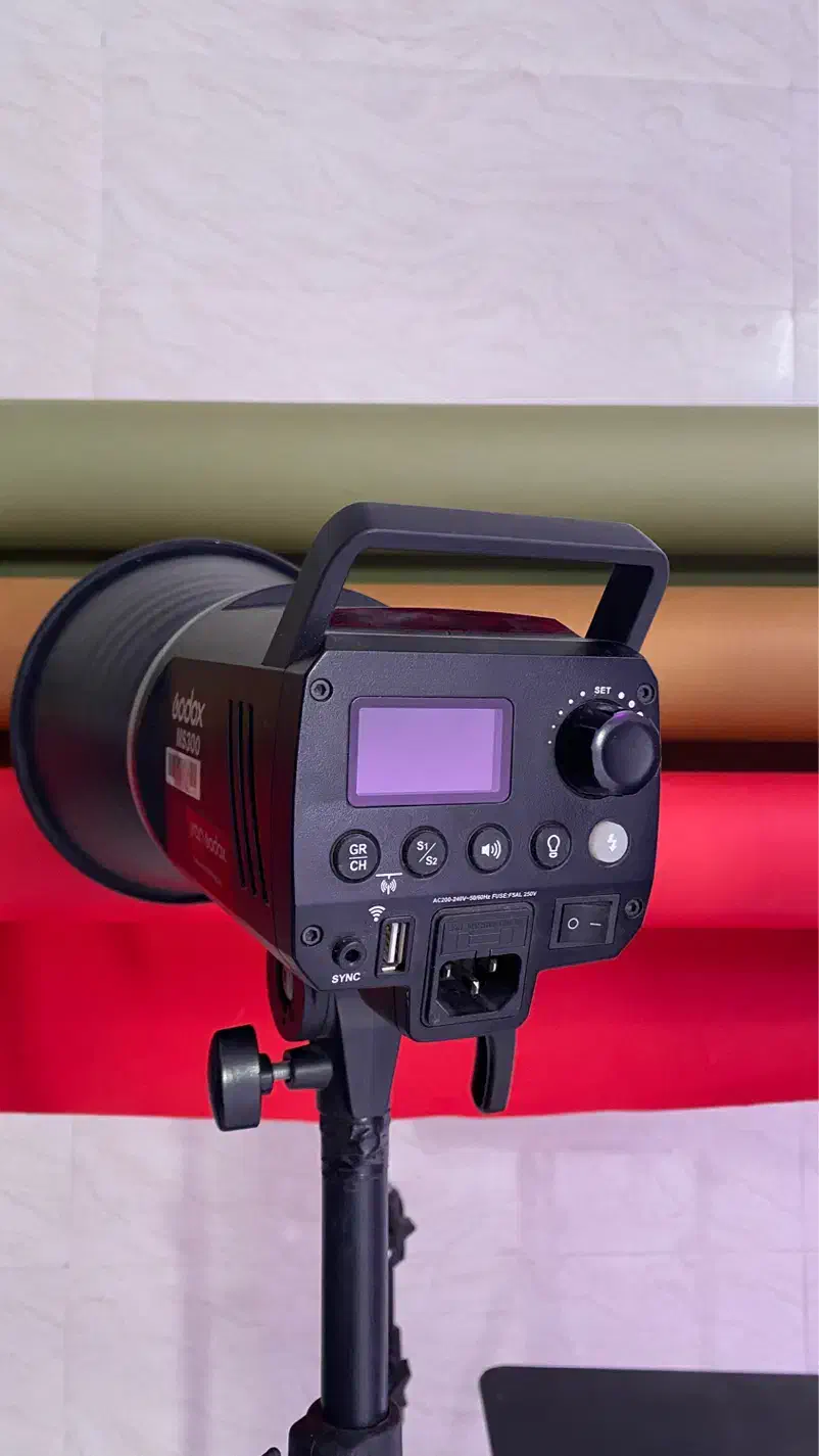 فلش fv200|دوربین عکاسی و فیلم‌برداری|شیراز, شهرک سراج‎|دیوار