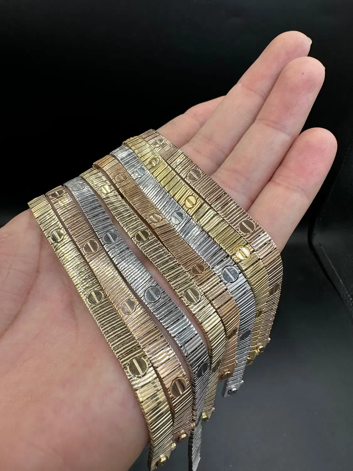 دست لاو لَخت 11/090گرم طلا بدون اجرت|جواهرات|تهران, شهرک ولیعصر شمالی|دیوار