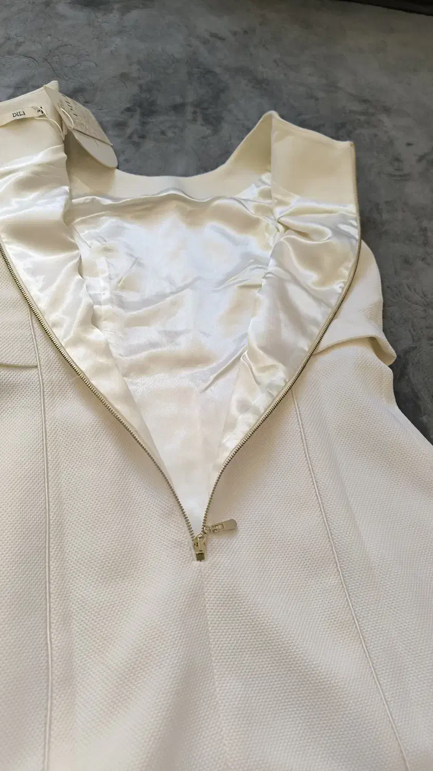 لباس زنانه|لباس|صدرا-فارس, فاز ۲|دیوار