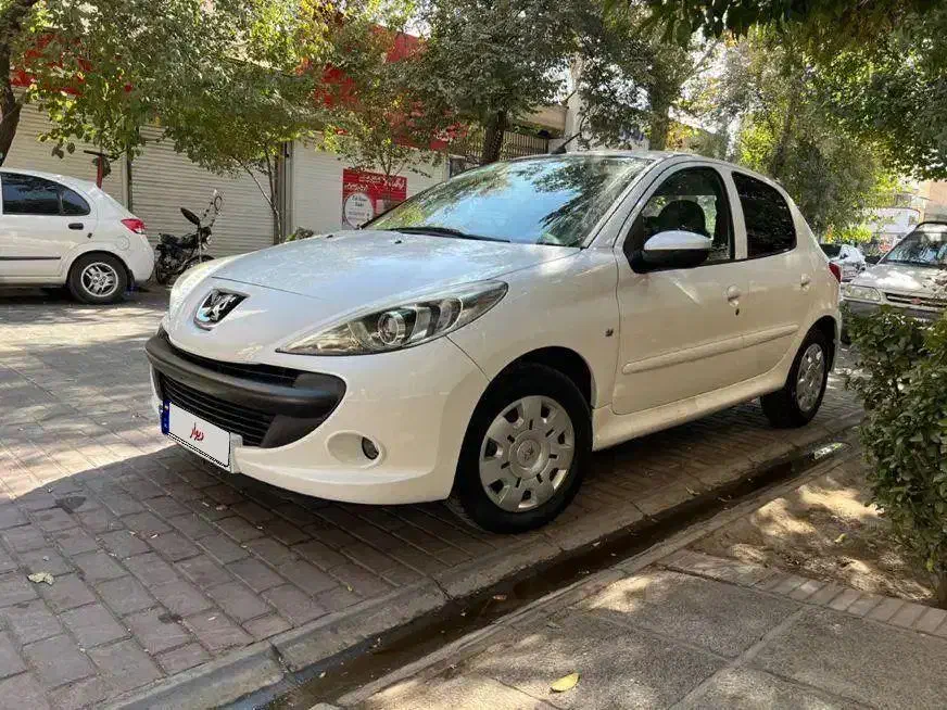 پژو ۲۰۷ سقف فلز ۴۰۲|خودرو سواری و وانت|شیراز, قصرالدشت|دیوار