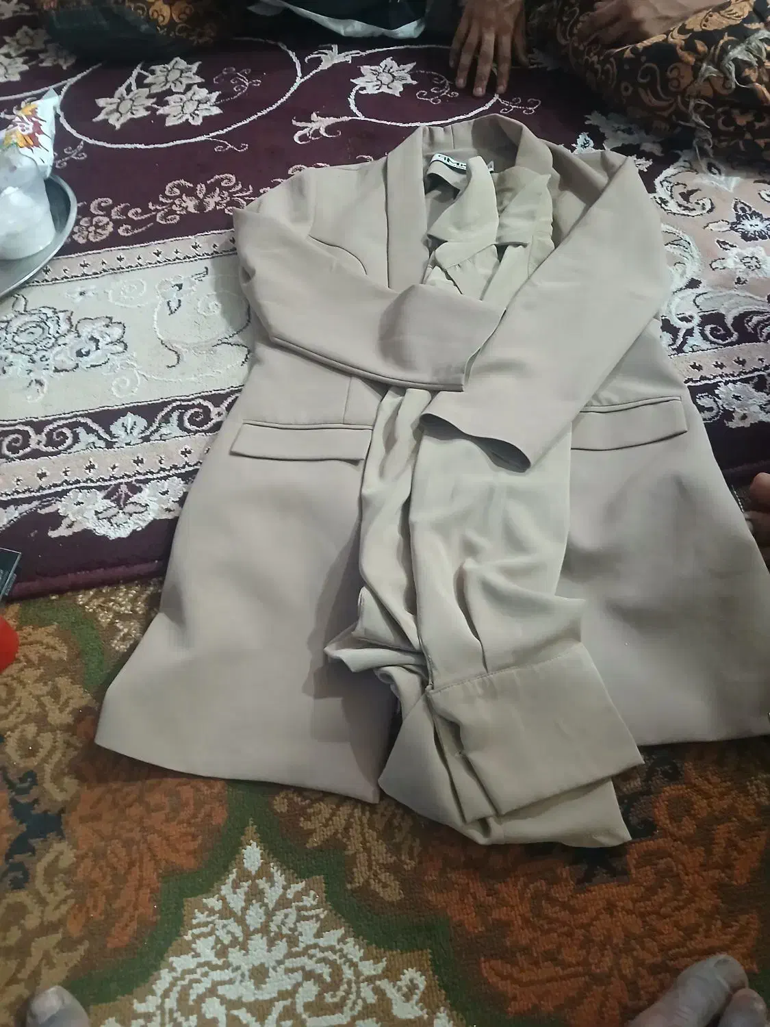 طبق این قانون را اجرا کند|لباس|تسوج, |دیوار