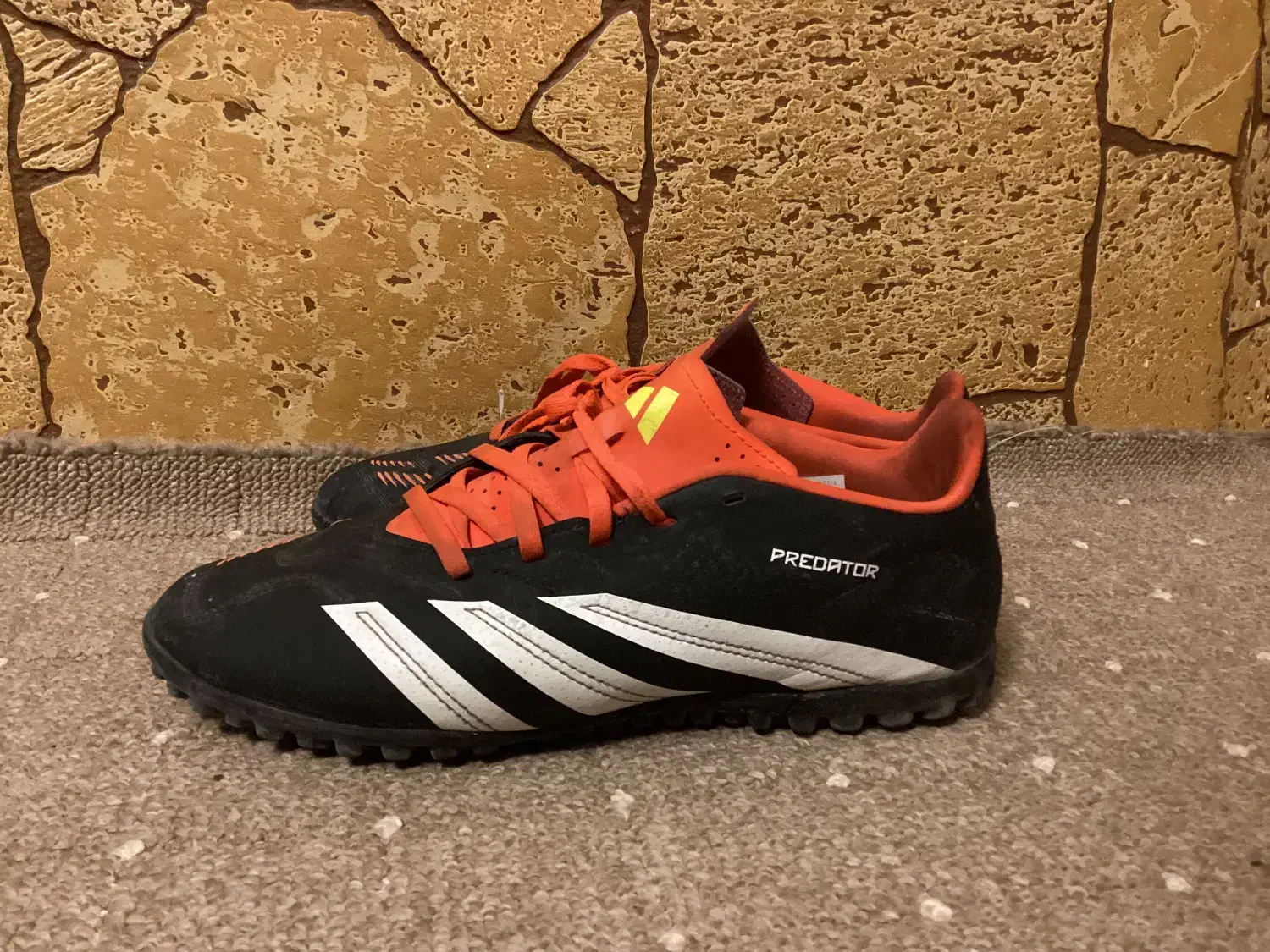 کفش|کیف، کفش، کمربند|نقده, |دیوار