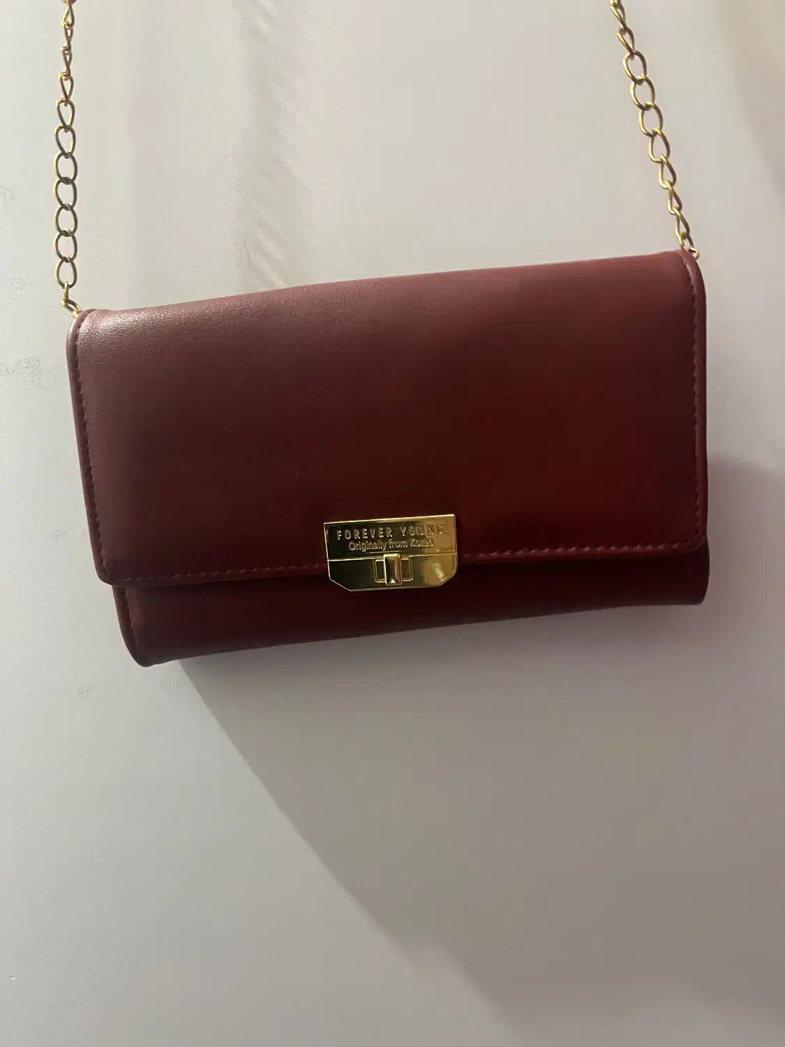 کیف|کیف، کفش، کمربند|قم, بنیاد|دیوار