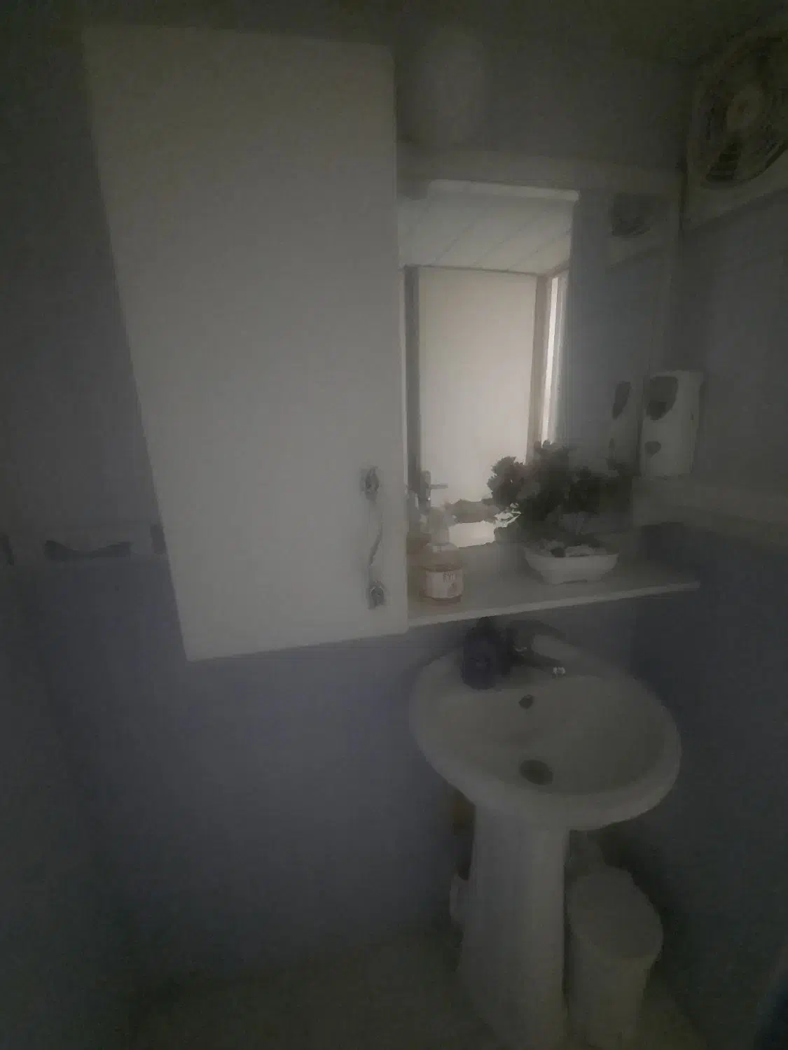 روشویی وآینه|لوازم سرویس بهداشتی|گرگان, |دیوار