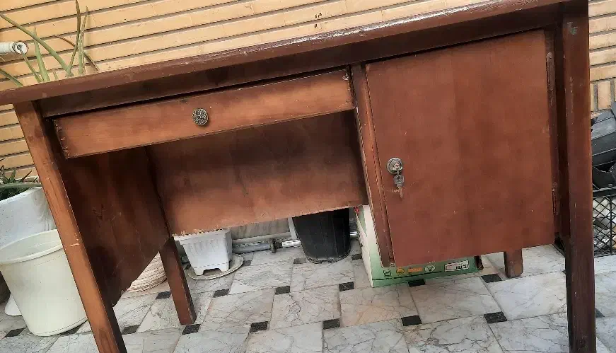 میز تحریر چوبی تمیز|میز تحریر و کامپیوتر|قم, گذر قلعه|دیوار