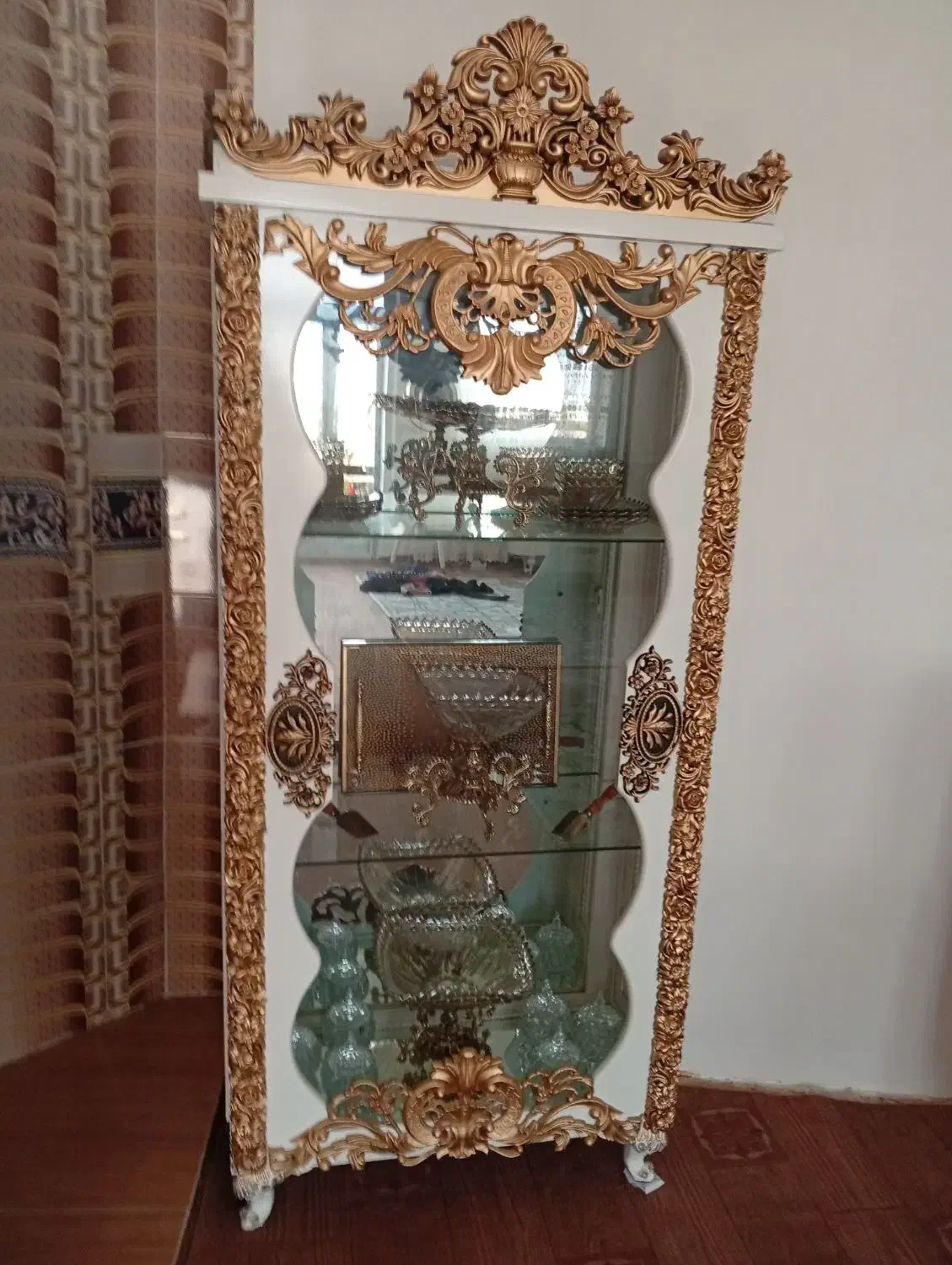 یک عدد بوفه سالم در حد نو بدون ایراد|بوفه، ویترین، کنسول|سلماس, |دیوار