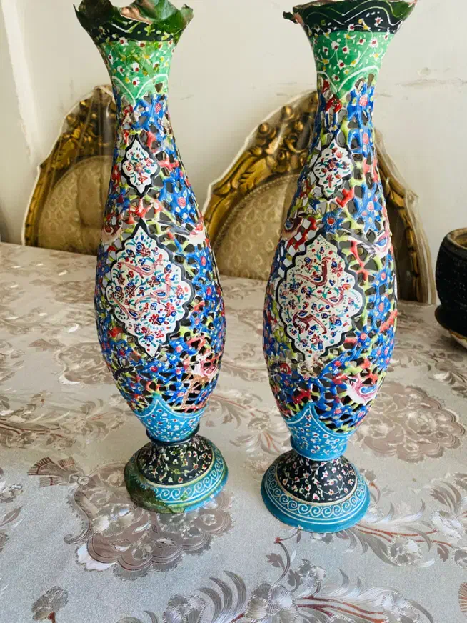 دوعدد گلدون مسی مینا کاری|کلکسیون اشیاء عتیقه|اصفهان, باغ دریاچه|دیوار