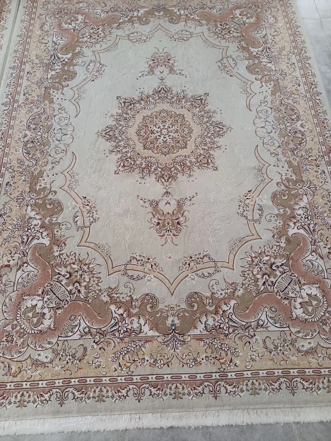 فرش ۹ متری فرهی گل برجسته در حدنو|فرش|ساری, |دیوار