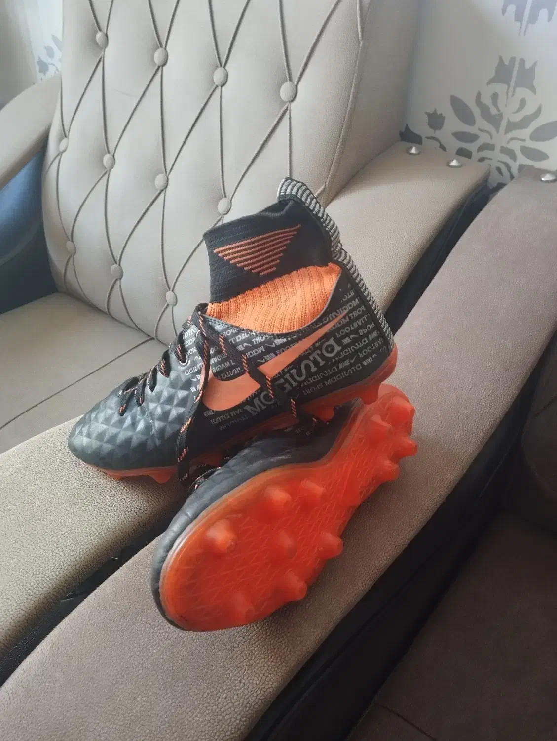 کفش چمن در حد نو|کیف، کفش، کمربند|نیشابور, شهرک بسیج|دیوار