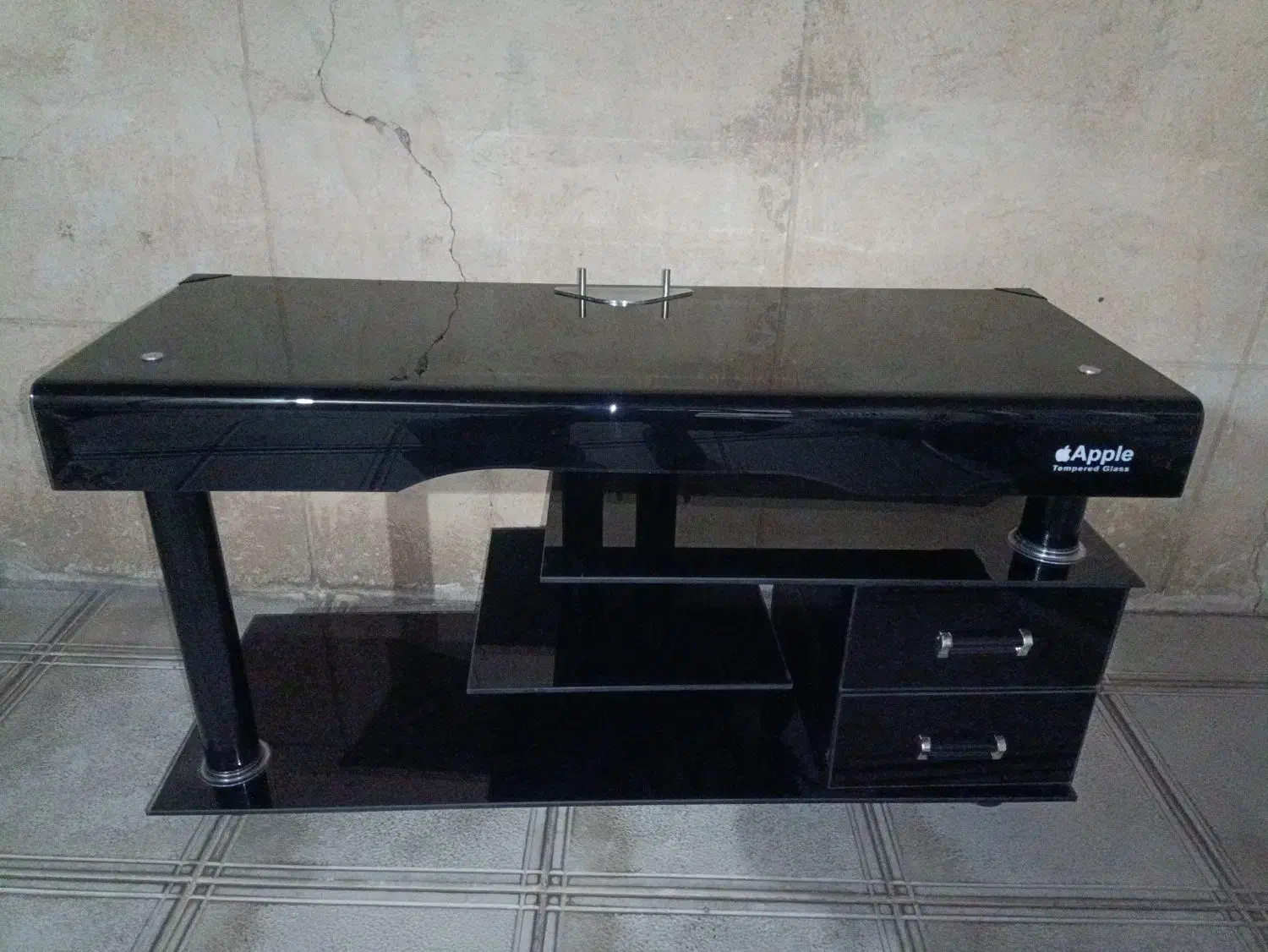 زیر تلویزیون شیشه ای  اپل در حد نو بدون خط وخش|میز تلویزیون|صحنه, |دیوار