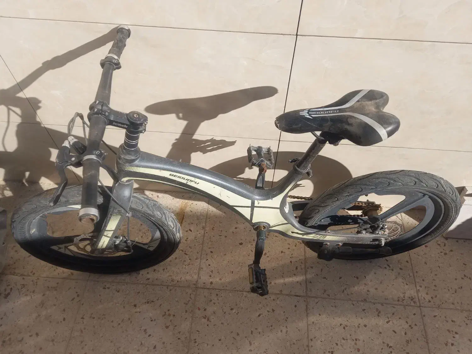 چرخ|دوچرخه، اسکیت، اسکوتر|جرقویه, |دیوار