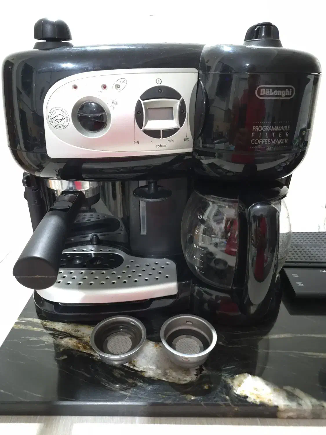 ۲ دستگاه قهوه ساز و اسپرسو ساز دلونگی و فریجیدر|سماور، چای‌ساز، قهوه‌ساز|پرند, فاز ۲|دیوار