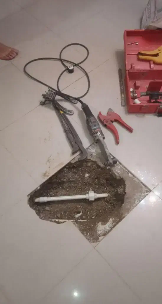 تاسیسات ، لوله کشی  رفع نم حمام و توالت و ایزوگام|خدمات پیشه و مهارت|فردیس, فردیس|دیوار