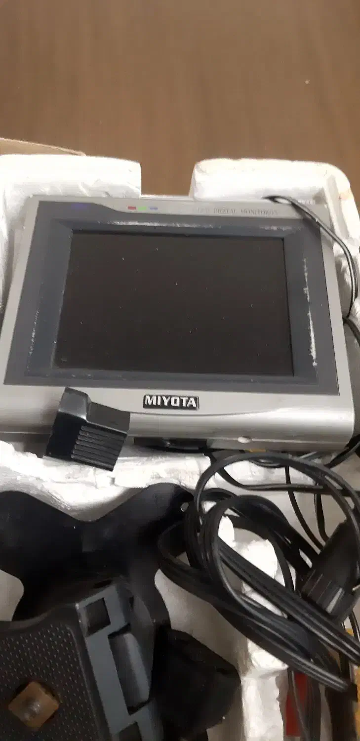 تلویزیون کوچولو قدیمی ماشین|کلکسیون اشیاء عتیقه|تهران, حبیب الله|دیوار