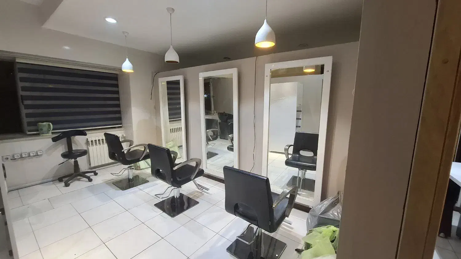 اجاره میزناخن و صندلی سالن زیبایی معالی آباد|اجارهٔ دفتر کار، اتاق اداری، مطب|شیراز, معالیآباد|دیوار