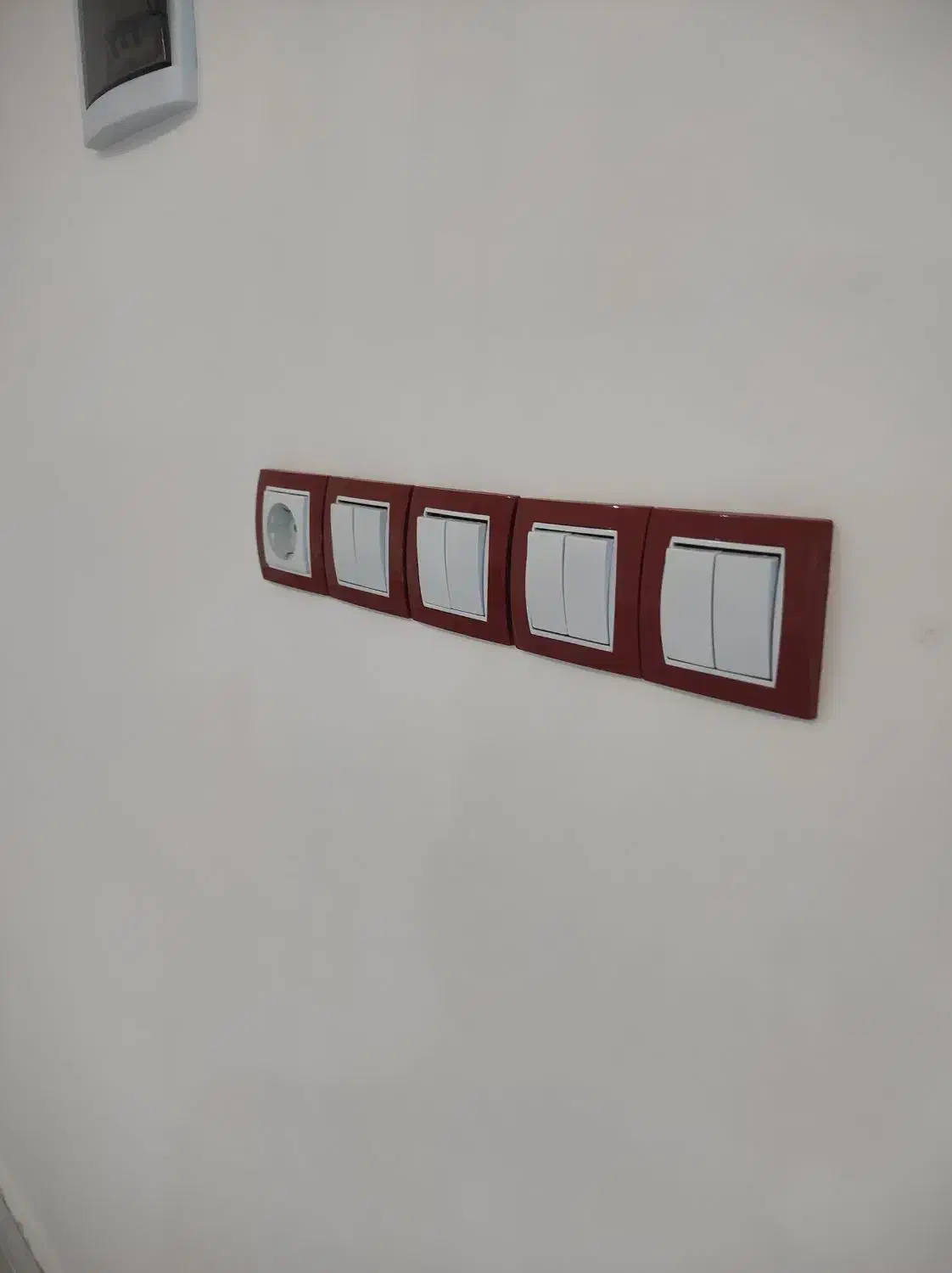 برقکاری(سیم کشی)ساختمان پذیرفته میشود|خدمات پیشه و مهارت|مشگین شهر, |دیوار