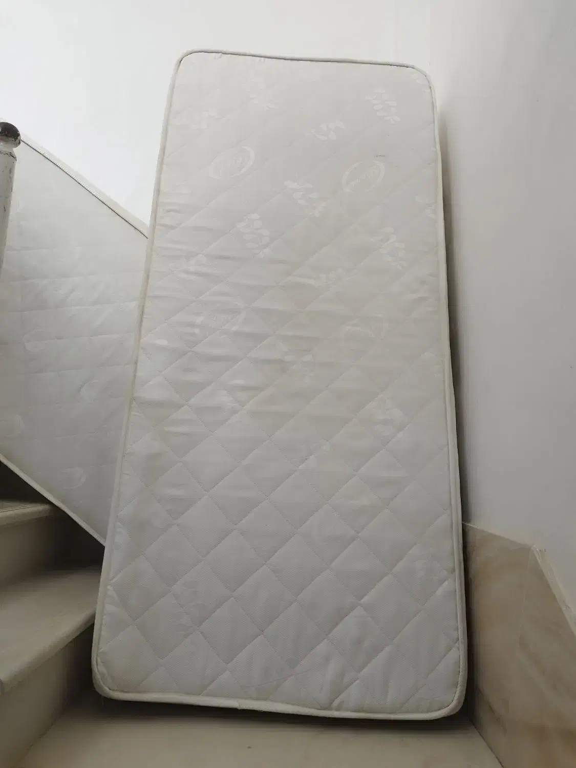 دو عدد تشک وتخت زیرین درحد نو|تشک تختخواب|آشخانه, |دیوار