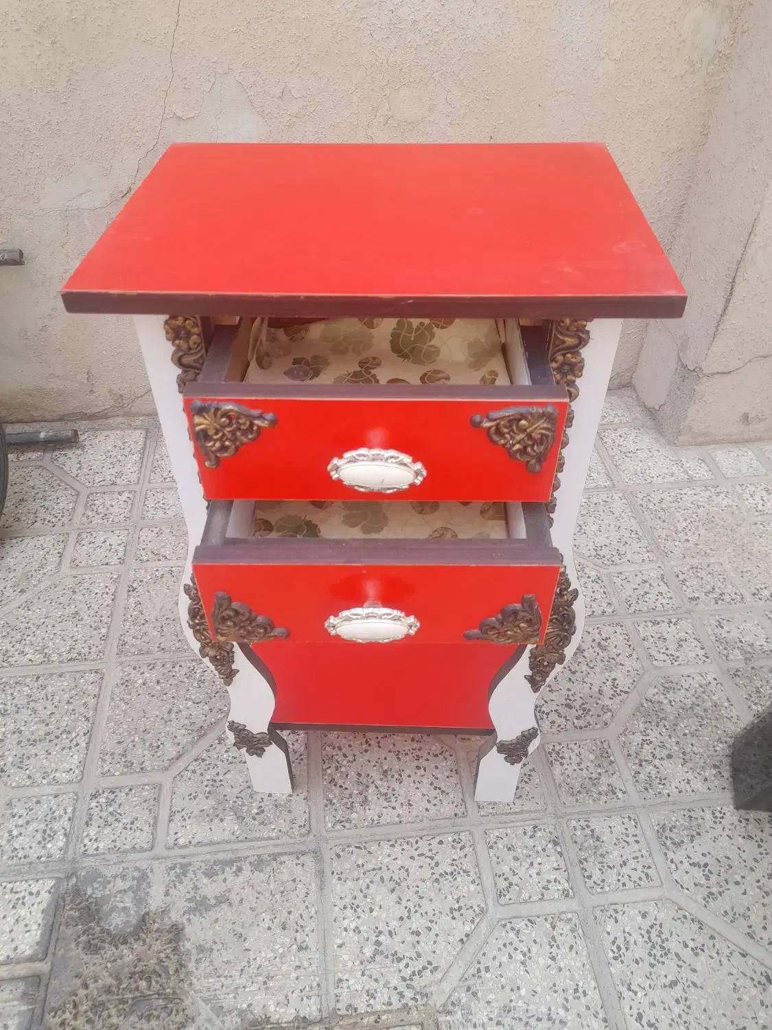 یک میز تلفن قدیمی تمیز سالم|میز تلفن|اردبیل, |دیوار