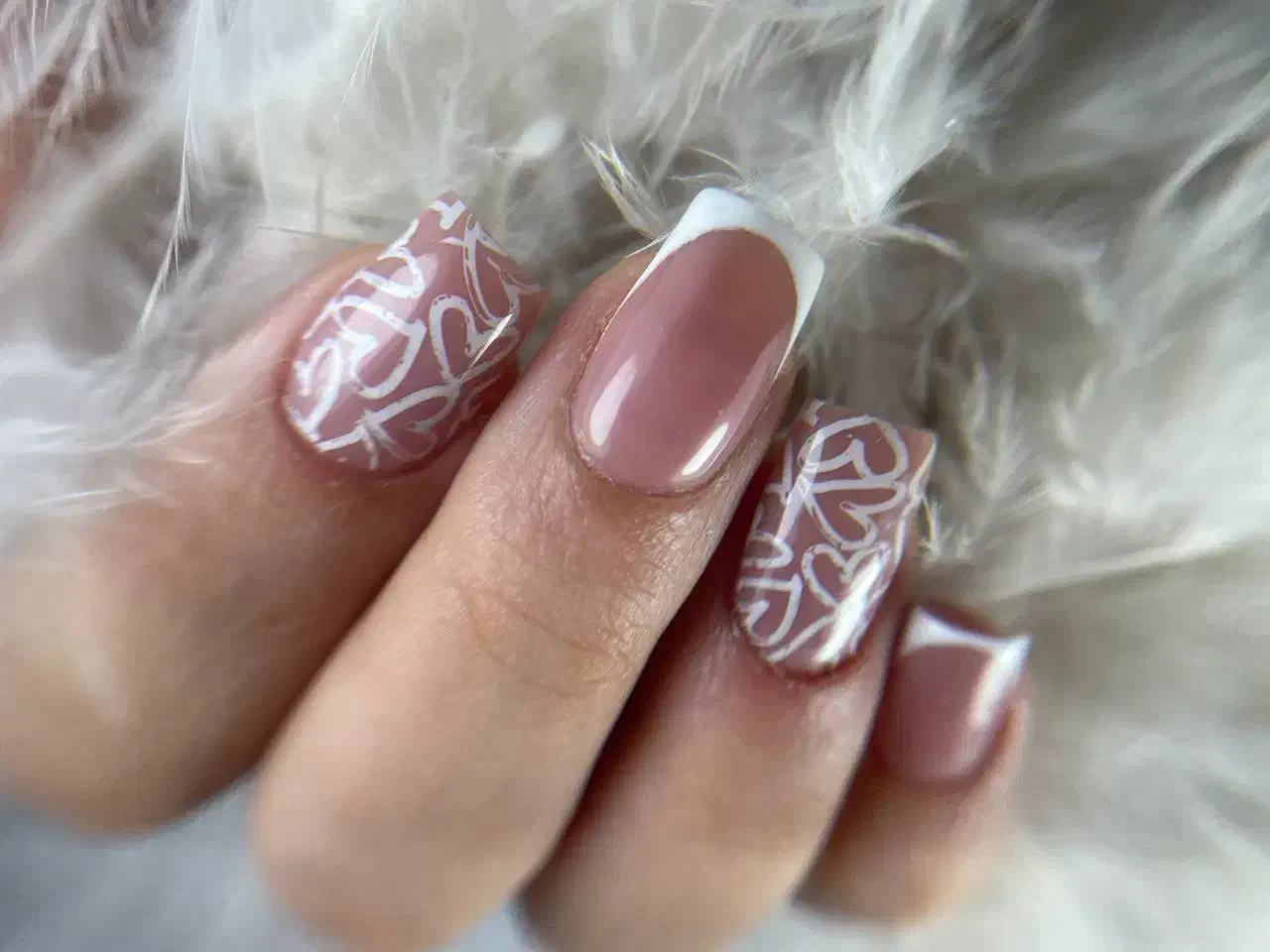 کاشت ناخن|خدمات آرایشگری و زیبایی|صومعه‌سرا, |دیوار