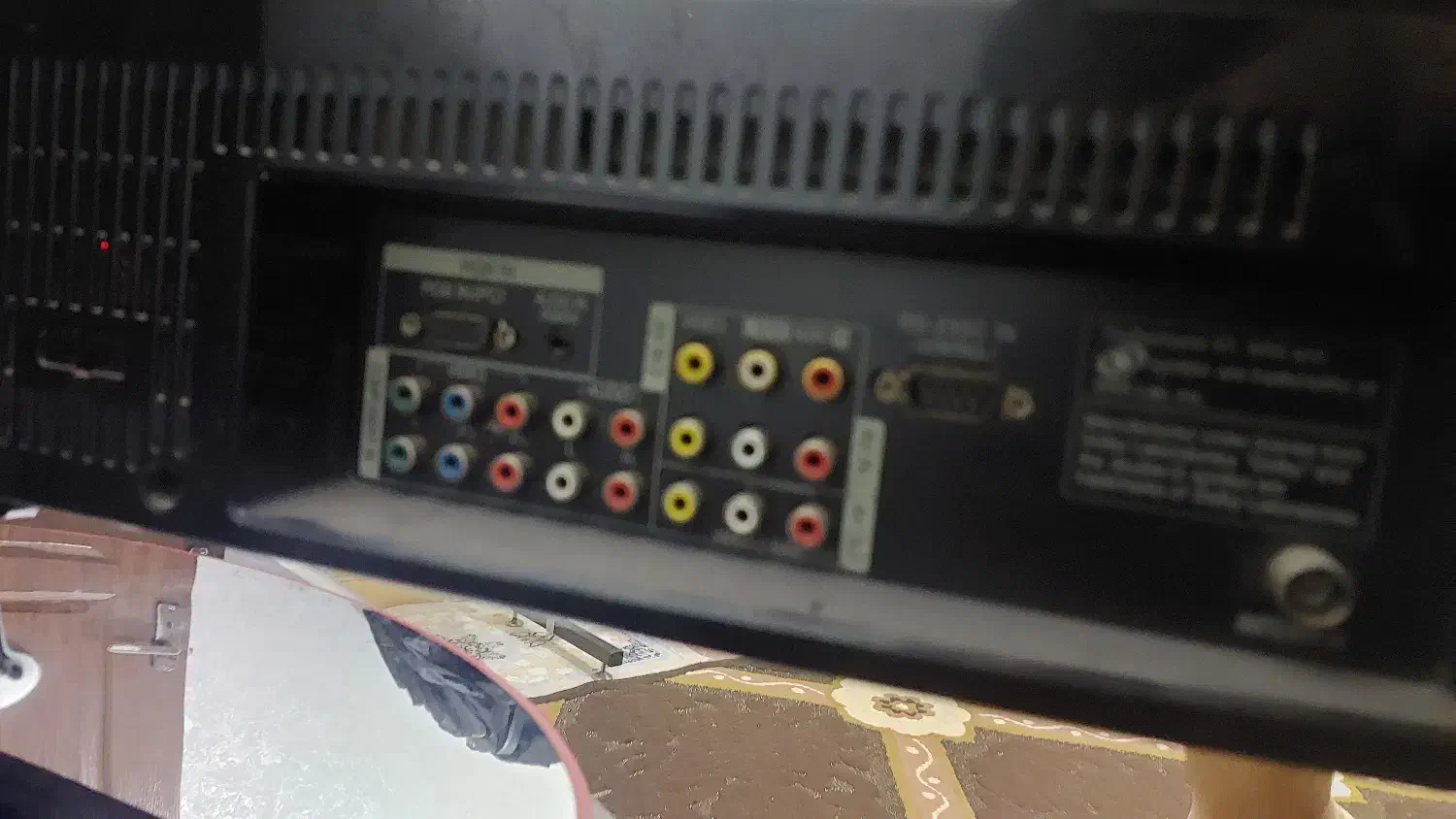 تلویزیون ال جی ۳۲ اینچ با میز تلویزیون|تلویزیون و پروژکتور|اسلامشهر, شهرک مهدیه|دیوار