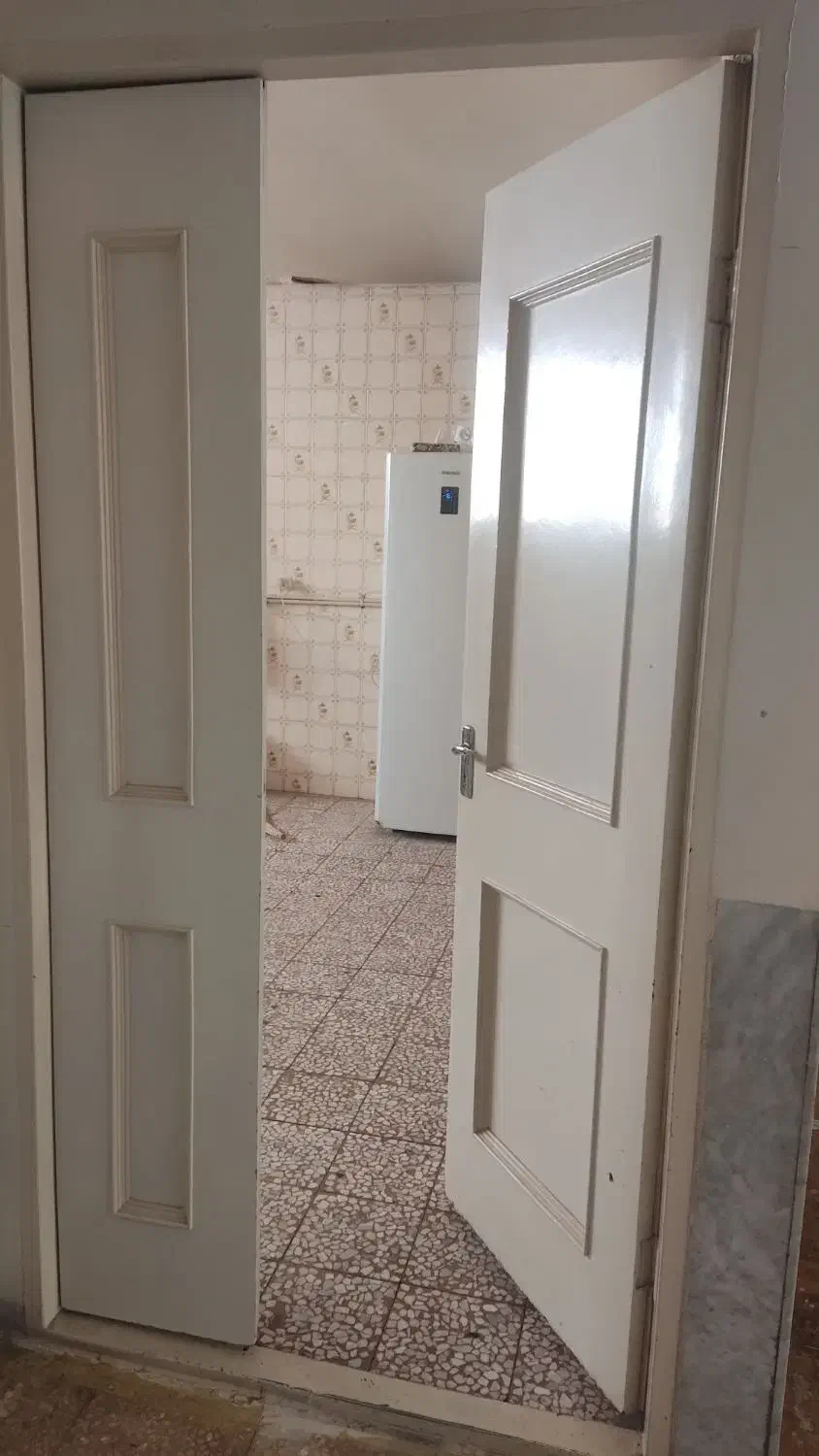 درب چوبی دولنگه با چارچوب فلزی|مصالح و تجهیزات ساختمان|اصفهان, عسگریه|دیوار