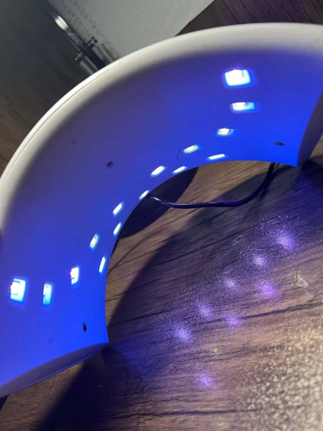 یووی برند سان|آرایشی، بهداشتی، درمانی|رشت, لاکان|دیوار