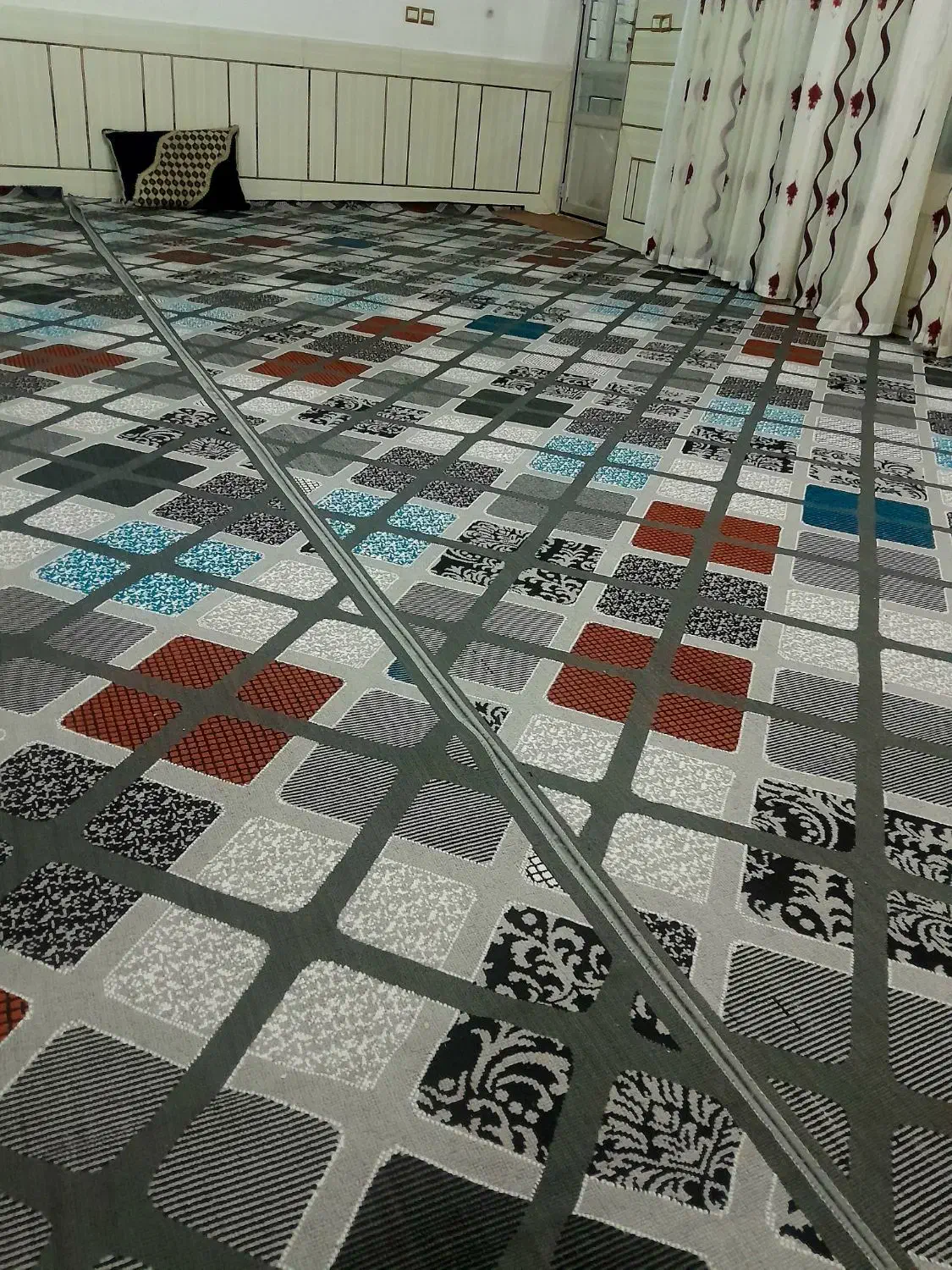 دو تیکه گلیم فرش خوش رنگ و زیبا.|فرش|لردگان, |دیوار