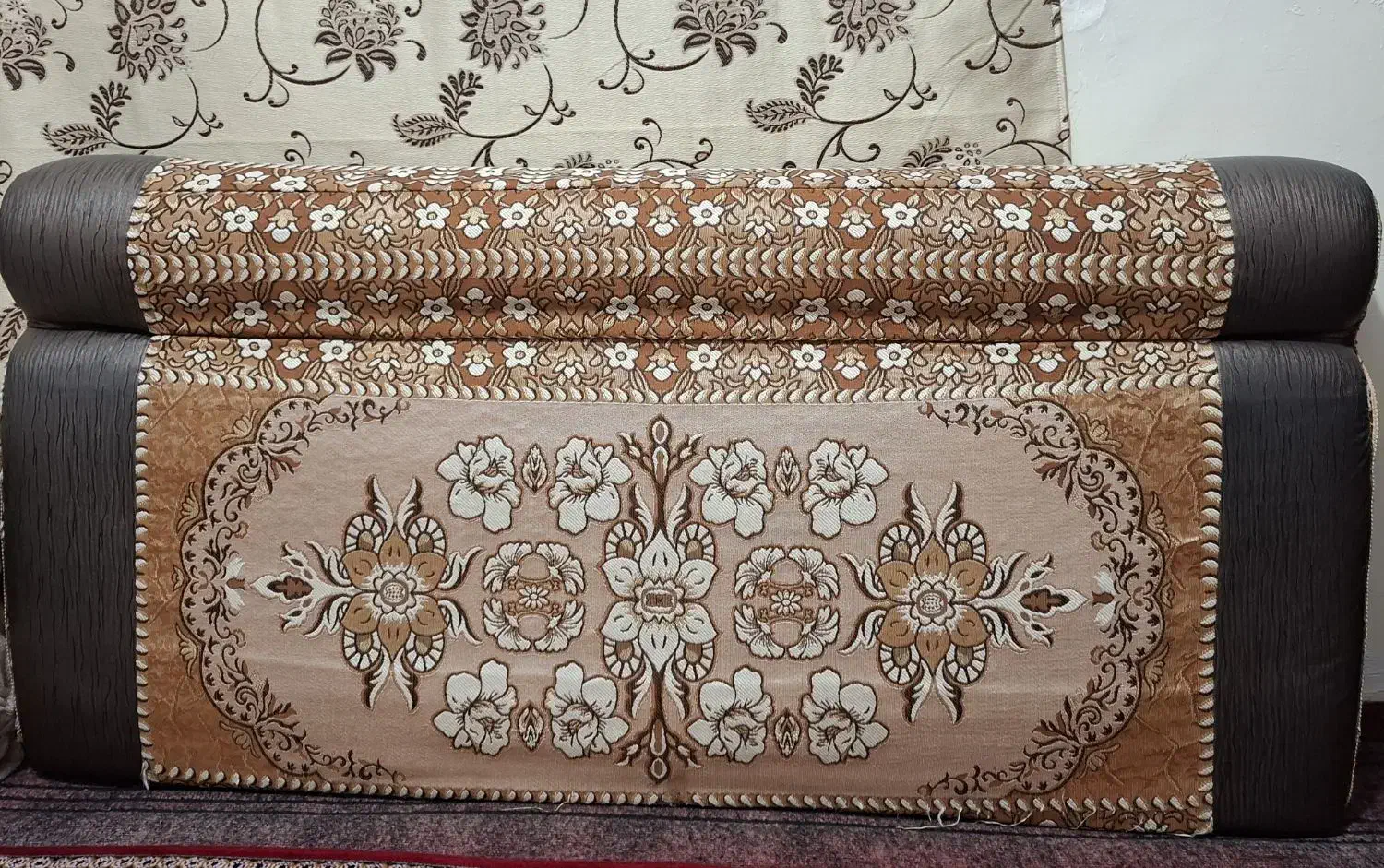 سه عدد پشتی|پشتی|کامیاران, |دیوار